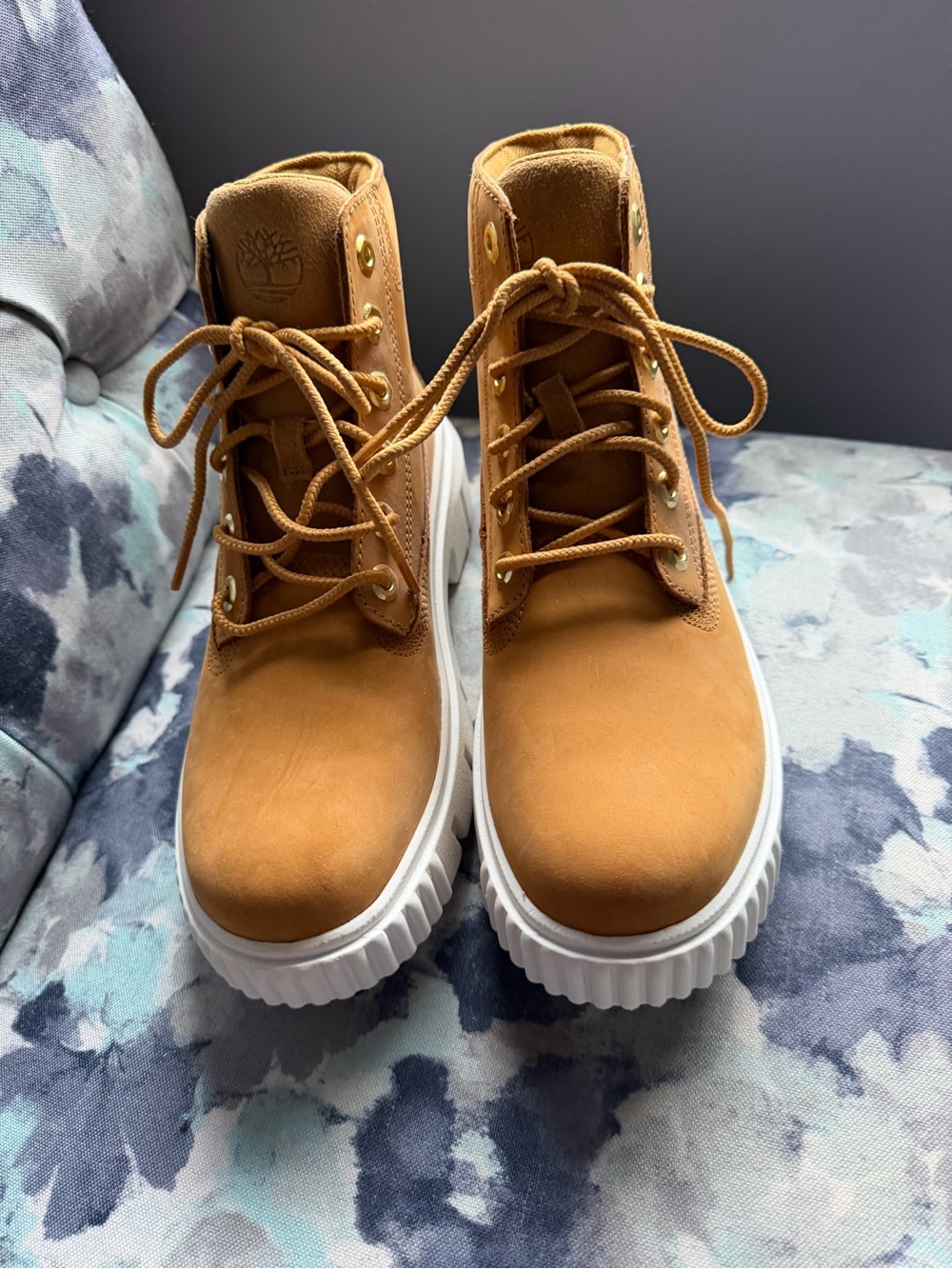 Timberland Wheat/Tan Nubuck Lace-Up Boots with White Lug Sole - Picture 2 of 7